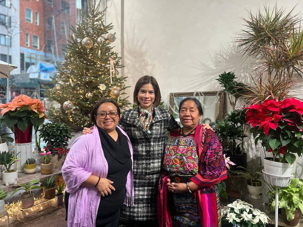 Ms. Brisna Caxaj, Asambleísta Esther Cuesta Santana, and Rosalina Tuyuc