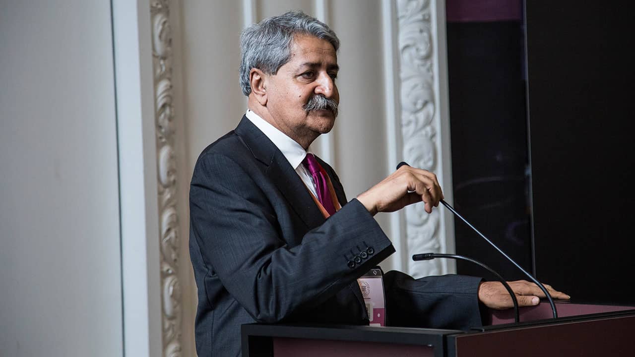 Hon. Naveed Qamar (Pakistan)