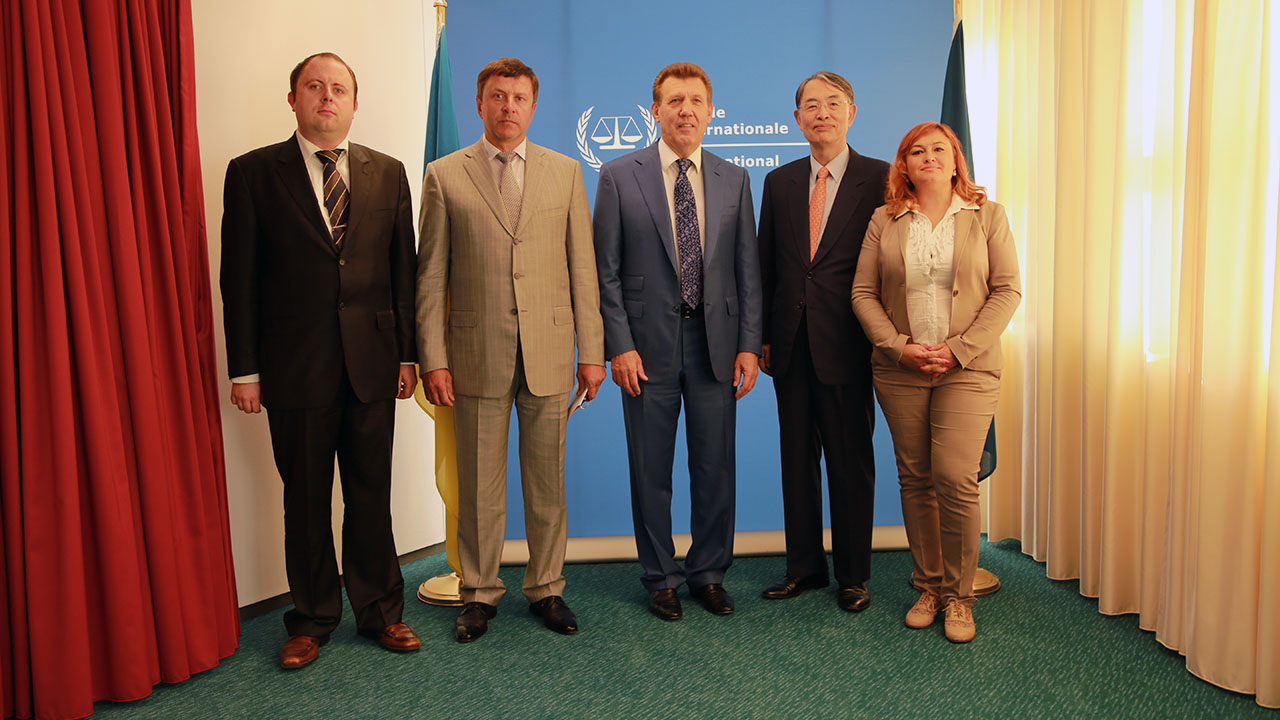 Rostyslav Gerasymov (delegation expert), Victor Pylypyshyn (MP, Ukraine), Sergiy Kivalov (MP, Ukraine and PGA Member), Judge Sang-Hyun Song (President of ICC) and Larissa Tkach (delegation expert)