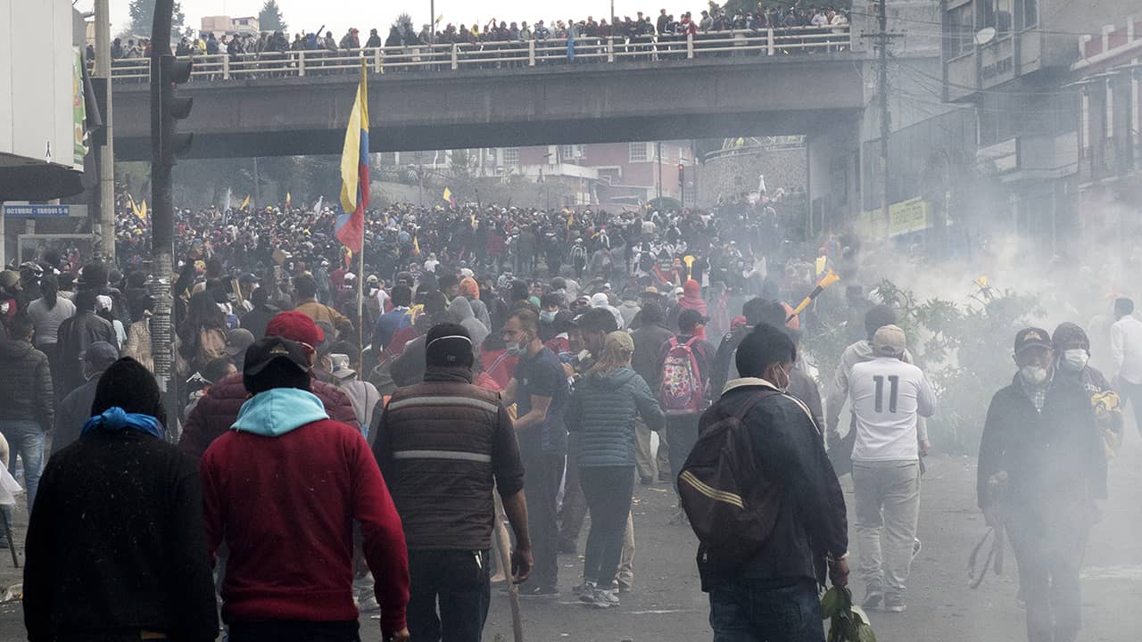 Las protestas se extendieron por varias provincias de Ecuador, llegando en algunos casos a ser violentas debido al uso excesivo y desproporcionado de la fuerza por parte de agentes policiales y militares. Cortesía de La Pressenza