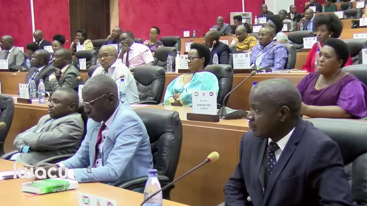 République du Burundi ont voté massivement en faveur de la dénonciation par le pays du Statut de Rome de la Cour pénale internationale (CPI)