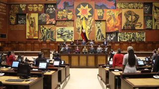 “Bras de Fer” entre el Ejecutivo y la Asamblea Nacional de Ecuador: Destrucción mutua
