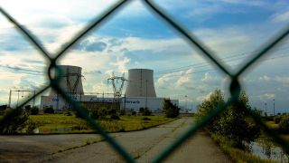 "La centrale nucleare di Trino Vercellese (no, è un'altra - non nucleare - lì vicino)" by suzukimaruti is licensed under CC BY-NC-ND 2.0.