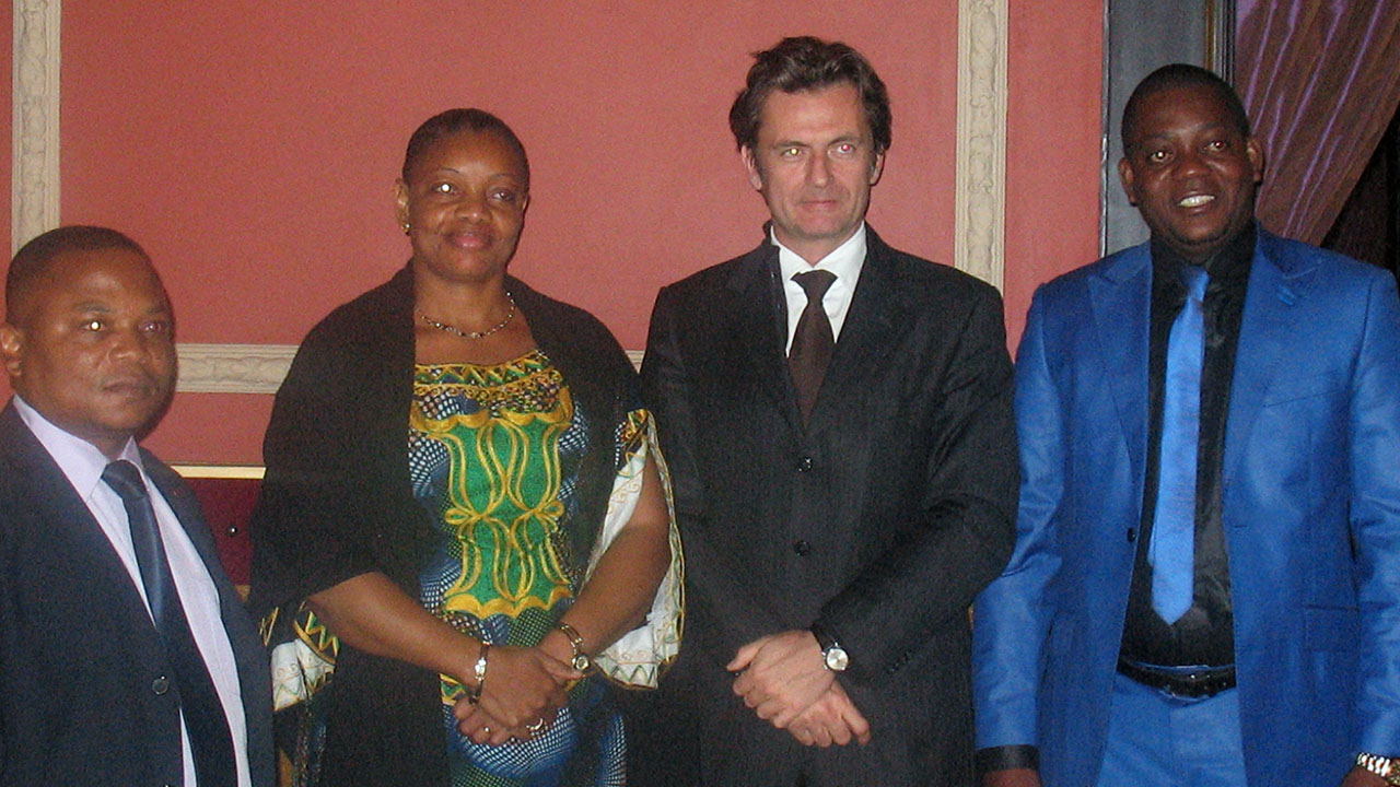 The visit of the four prominent DRC parliamentarians coincided with the arrest of Mr. Callixte Mbarushimana, Executive Secretary of the Forces Démocratiques pour la Libération du Rwanda (FDLR), on 11 October in Paris by the French authorities.