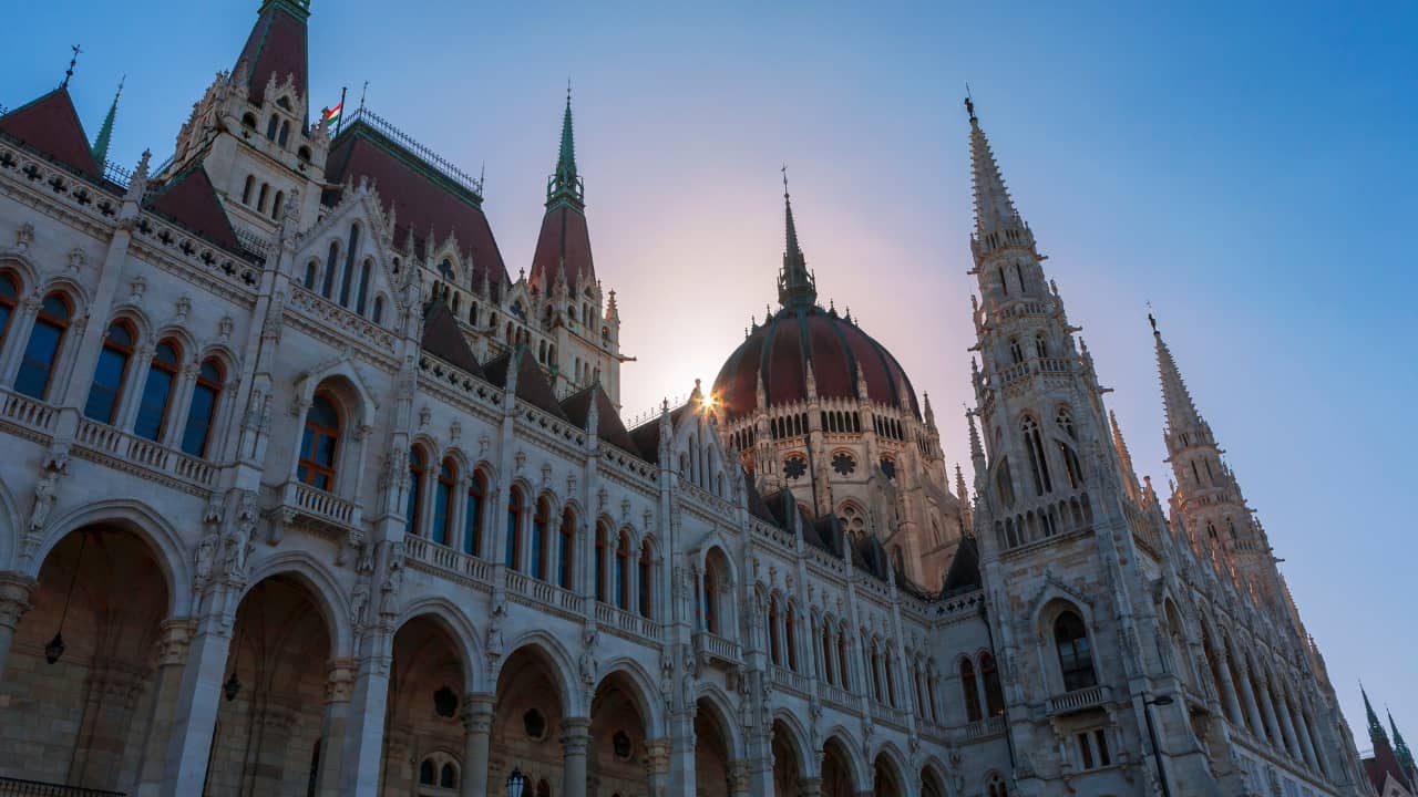 Edificio del Parlamento húngaro. Crédito de la foto: Will Perrett / Adobe Stock