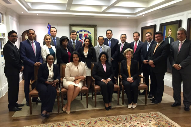 Delegación de PGA con el Presidente del Senado de la República Dominicana; Cristina Lizardo Mezquita.